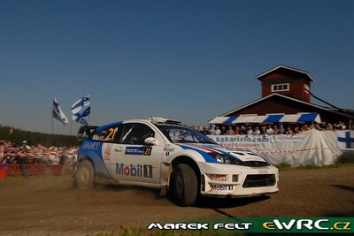 Guy Wilks - Phil Pugh
57º Neste Oil Rally Finland 2007. Ford Focus RS WRC '05 (S568 RHH). Clasificado 9º.
Ramsport

Del 3 al 5 de Agosto, Jyväskylä.
Superficie: tierra.

El Rally constaba de 3 etapas con un total de 1375.15 km de los que 360.34 km divididos en 23 tramos eran cronometrados.

Tomaron la salida 97 equipos, finalizaron 70.

© Marek Felt
@@
Palabras clave: Ford;Focus;WRC;Finlandia;2007