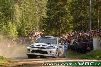 Guy Wilks - Phil Pugh
57º Neste Oil Rally Finland 2007. Ford Focus RS WRC '05 (S568 RHH). Clasificado 9º.
Ramsport

Del 3 al 5 de Agosto, Jyväskylä.
Superficie: tierra.

El Rally constaba de 3 etapas con un total de 1375.15 km de los que 360.34 km divididos en 23 tramos eran cronometrados.

Tomaron la salida 97 equipos, finalizaron 70.

© Marek Felt
@@
Palabras clave: Ford;Focus;WRC;Finlandia;2007