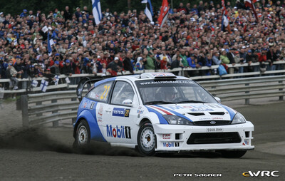 Guy Wilks - Phil Pugh
57º Neste Oil Rally Finland 2007. Ford Focus RS WRC '05 (S568 RHH). Clasificado 9º.
Ramsport

Del 3 al 5 de Agosto, Jyväskylä.
Superficie: tierra.

El Rally constaba de 3 etapas con un total de 1375.15 km de los que 360.34 km divididos en 23 tramos eran cronometrados.

Tomaron la salida 97 equipos, finalizaron 70.

© Petr Sagner
@@
Palabras clave: Ford;Focus;WRC;Finlandia;2007