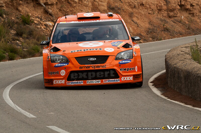 Henning Solberg - Cato Menkerud
43º Rally RACC Catalunya - Costa Daurada 2007. Ford Focus RS WRC '06 (EU55 CNF). Clasificado 10º.
Stobart VK Ford Rally Team

Del 5 al 7 de Octubre, Salou, Tarragona, Catalunya, España.
Superficie: asfalto.

El Rally tenia un total de 1359.96 km de los que 352.87 km divididos en 18 tramos, eran especiales.

Se inscribieron 84 equipos, tomaron la salida 81, finalizaron 65.

© Robert Tuchowski
@@
Palabras clave: Ford;Focus;WRC;Catalunya;Costa_Daurada;RACC;España;Spain;2007