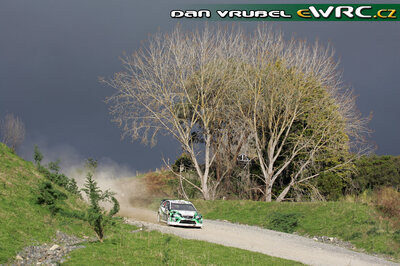 Matthew Wilson - Michael Orr
37º Rally New Zealand 2007. Ford Focus RS WRC '06 (1 ES). Clasificado 10º.
Stobart VK Ford Rally Team

Del 31 de Agosto al 2 de Septiembre, Hamilton, Waikato.
Superficie: tierra.

El Rally constaba de 3 etapas con un total de 1,255.98 Km de los que 353.56 Km divididos en 18 tramos, eran cronometrados.

Se inscribieron 69 equipos, tomaron la salida 68, finalizaron 59.

© Dan Vrubel
@@
Palabras clave: Ford;Focus;WRC;Nueva;Zelanda;2007