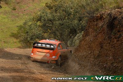 Henning Solberg - Cato Menkerud
41º Vodafone Rally de Portugal 2007. Ford Focus RS WRC '06 (EU55 CNX). Clasificado 11º.
Stobart VK Ford Rally Team

Del 30 de Marzo al 1 de Abril, Faro.
Superficie: tierra.

El Rally constaba de 3 etapas con un total de 1009.31 km de los que 357.10 km divididos en 18 tramos, eran cronometrados.

Tomaron la salida 80 equipos, finalizaron 61.

© Marek Felt
@@
Palabras clave: Ford;Focus;WRC;Portugal;2007