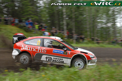 Luis Perez Companc - Jose Maria Volta
57º Neste Oil Rally Finland 2007. Ford Focus RS WRC '06 (EA07 PXN / BV 6641). Clasificado 11º.
Munchi's Ford WRT

Del 3 al 5 de Agosto, Jyväskylä.
Superficie: tierra.

El Rally constaba de 3 etapas con un total de 1375.15 km de los que 360.34 km divididos en 23 tramos eran cronometrados.

Tomaron la salida 97 equipos, finalizaron 70.

© Marek Felt
@@
Palabras clave: Ford;Focus;WRC;Finlandia;2007