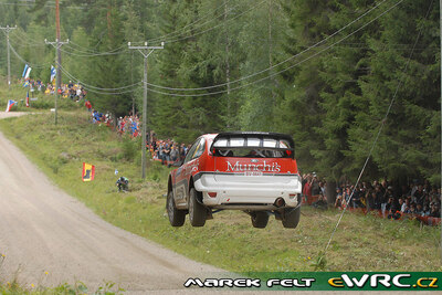 Luis Perez Companc - Jose Maria Volta
57º Neste Oil Rally Finland 2007. Ford Focus RS WRC '06 (EA07 PXN / BV 6641). Clasificado 11º.
Munchi's Ford WRT

Del 3 al 5 de Agosto, Jyväskylä.
Superficie: tierra.

El Rally constaba de 3 etapas con un total de 1375.15 km de los que 360.34 km divididos en 23 tramos eran cronometrados.

Tomaron la salida 97 equipos, finalizaron 70.

© Marek Felt
@@
Palabras clave: Ford;Focus;WRC;Finlandia;2007