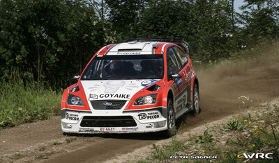 Luis Perez Companc - Jose Maria Volta
57º Neste Oil Rally Finland 2007. Ford Focus RS WRC '06 (EA07 PXN / BV 6641). Clasificado 11º.
Munchi's Ford WRT

Del 3 al 5 de Agosto, Jyväskylä.
Superficie: tierra.

El Rally constaba de 3 etapas con un total de 1375.15 km de los que 360.34 km divididos en 23 tramos eran cronometrados.

Tomaron la salida 97 equipos, finalizaron 70.

© Petr Sagner
@@
Palabras clave: Ford;Focus;WRC;Finlandia;2007
