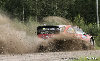 Luis Perez Companc - Jose Maria Volta
57º Neste Oil Rally Finland 2007. Ford Focus RS WRC '06 (EA07 PXN / BV 6641). Clasificado 11º.
Munchi's Ford WRT

Del 3 al 5 de Agosto, Jyväskylä.
Superficie: tierra.

El Rally constaba de 3 etapas con un total de 1375.15 km de los que 360.34 km divididos en 23 tramos eran cronometrados.

Tomaron la salida 97 equipos, finalizaron 70.

© Petr Sagner
@@
Palabras clave: Ford;Focus;WRC;Finlandia;2007