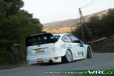 Alessandro Bettega - Simone Scattolin
51º Tour de Corse - Rallye de France 2007. Ford Focus RS WRC '06 (EU55 BNA). Clasificado 11º.
Stobart VK Ford Rally Team

Del 12 al 14 de Octubre, Ajaccio.
Superficie: asfalto.

El Rally constaba de 3 etapas con un total de 1099.10 km de los que 359.32 km divididos en 16 tramos, eran cronometrados.

Tomaron la salida 74 equipos, finalizaron 57.

© Martin Stanislav
@
Palabras clave: Ford;Focus;WRC;Corse;Corcega;2007