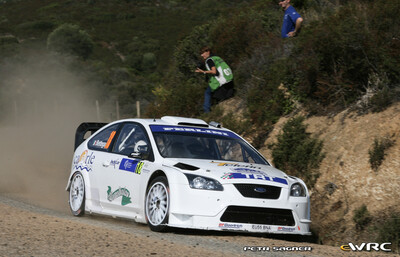 Alessandro Bettega - Simone Scattolin
51º Tour de Corse - Rallye de France 2007. Ford Focus RS WRC '06 (EU55 BNA). Clasificado 11º.
Stobart VK Ford Rally Team

Del 12 al 14 de Octubre, Ajaccio.
Superficie: asfalto.

El Rally constaba de 3 etapas con un total de 1099.10 km de los que 359.32 km divididos en 16 tramos, eran cronometrados.

Tomaron la salida 74 equipos, finalizaron 57.

© Petr Sagner
@
Palabras clave: Ford;Focus;WRC;Corse;Corcega;2007