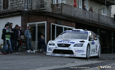 Alessandro Bettega - Simone Scattolin
51º Tour de Corse - Rallye de France 2007. Ford Focus RS WRC '06 (EU55 BNA). Clasificado 11º.
Stobart VK Ford Rally Team

Del 12 al 14 de Octubre, Ajaccio.
Superficie: asfalto.

El Rally constaba de 3 etapas con un total de 1099.10 km de los que 359.32 km divididos en 16 tramos, eran cronometrados.

Tomaron la salida 74 equipos, finalizaron 57.

© Petr Sagner
@
Palabras clave: Ford;Focus;WRC;Corse;Corcega;2007