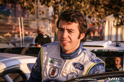 Alessandro Bettega - Simone Scattolin
51º Tour de Corse - Rallye de France 2007. Ford Focus RS WRC '06 (EU55 BNA). Clasificado 11º.
Stobart VK Ford Rally Team

Del 12 al 14 de Octubre, Ajaccio.
Superficie: asfalto.

El Rally constaba de 3 etapas con un total de 1099.10 km de los que 359.32 km divididos en 16 tramos, eran cronometrados.

Tomaron la salida 74 equipos, finalizaron 57.

© Petr Sagner
@
Palabras clave: Ford;Focus;WRC;Corse;Corcega;2007;Personajes