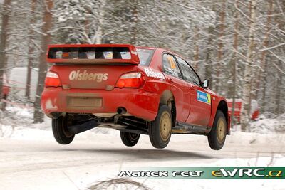 Patrik Flodin - Maria Andersson
56º Uddeholm Swedish Rally 2007. Subaru Impreza S10 WRC '04 (XKS 870). Clasificado 11º.
Rally Team Olsbergs

Del 9 al 11 de Febrero, Karlstad.
Superficie: nieve - hielo.

El Rally constaba de 3 etapas con un total de 1731.25 km de los que 342.09 km divididos en 20 tramos, eran cronometrados.

Tomaron la salida 58 equipos, finalizaron 43.

© Marek Felt
@@
Palabras clave: Subaru;Impreza;WRC;Suecia;2007;Nieve