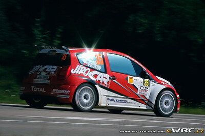 Martin Prokop - Jan Tománek
26º ADAC Rallye Deutschland 2007. Citroën C2 S1600 (2J3 8402). Clasificado 11º.

Del 17 al 19 de Agosto, Trier.
Superficie: asfalto.

El Rally constaba de 3 etapas con un total de 1227.04 km de los que 356.27 km divididos en 19 tramos, eran cronometrados.

Tomaron la salida 102 equipos, finalizaron 88.

© Robert Tuchowski
@@
Palabras clave: Citroen;Alemania;2007