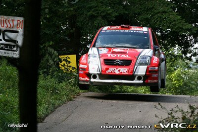 Martin Prokop - Jan Tománek
26º ADAC Rallye Deutschland 2007. Citroën C2 S1600 (2J3 8402). Clasificado 11º.

Del 17 al 19 de Agosto, Trier.
Superficie: asfalto.

El Rally constaba de 3 etapas con un total de 1227.04 km de los que 356.27 km divididos en 19 tramos, eran cronometrados.

Tomaron la salida 102 equipos, finalizaron 88.

© Ronny Baert
@@
Palabras clave: Citroen;Alemania;2007