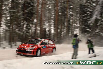 Dani Sordo - Marc Martí
56º Uddeholm Swedish Rally 2007. Citroën C4 WRC (745 DYN 78). Clasificado 12º.
Citroën Total WRT

Del 9 al 11 de Febrero, Karlstad.
Superficie: nieve - hielo.

El Rally constaba de 3 etapas con un total de 1731.25 km de los que 342.09 km divididos en 20 tramos, eran cronometrados.

Tomaron la salida 58 equipos, finalizaron 43.

© Marek Felt
@
Palabras clave: ;Citroen;WRC;Suecia;2007;Nieve