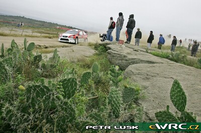 Juan Pablo Raies - Jorge Perez Companc
27º Rally Argentina 2007. Ford Focus RS WRC '06 (EU55 BNA). Clasificado 12º.
Munchi's Ford WRT

Del 4 al 6 de Junio, Carlos Paz, Córdoba.
Superficie: tierra.

El Rally constaba de 3 etapas con un total de 1284.85 km de los que 371.00 km divididos en 23 tramos, eran cronometrados. (7 de los 9 tramos de la 1ª etapa fueron cancelados, SS2 Capilla del Monte - San Marcos 1 de 22.95 km, SS3 San Marcos - Cuchi Corral 1 de 19.24 km, SS4 Villa Giardino - La Falda 1 de 15.50 km, SS5 Valle Hermoso - Casagrande 1 de 10.95 km, SS6 Cosquin - Tanti 1 de 11.27 km, SS7
Capilla del Monte - San Marcos 2 de 22.95 km y SS8 San Marcos - Cuchi Corral 2 de 19.24 km).

Tomaron la salida 70 equipos, finalizaron 41.

© Petr Lusk
@@
Palabras clave: Ford;Focus;WRC;Argentina;2007