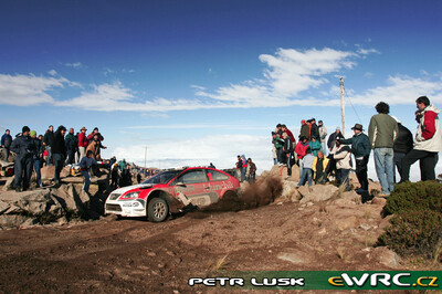 Juan Pablo Raies - Jorge Perez Companc
27º Rally Argentina 2007. Ford Focus RS WRC '06 (EU55 BNA). Clasificado 12º.
Munchi's Ford WRT

Del 4 al 6 de Junio, Carlos Paz, Córdoba.
Superficie: tierra.

El Rally constaba de 3 etapas con un total de 1284.85 km de los que 371.00 km divididos en 23 tramos, eran cronometrados. (7 de los 9 tramos de la 1ª etapa fueron cancelados, SS2 Capilla del Monte - San Marcos 1 de 22.95 km, SS3 San Marcos - Cuchi Corral 1 de 19.24 km, SS4 Villa Giardino - La Falda 1 de 15.50 km, SS5 Valle Hermoso - Casagrande 1 de 10.95 km, SS6 Cosquin - Tanti 1 de 11.27 km, SS7
Capilla del Monte - San Marcos 2 de 22.95 km y SS8 San Marcos - Cuchi Corral 2 de 19.24 km).

Tomaron la salida 70 equipos, finalizaron 41.

© Petr Lusk
@@
Palabras clave: Ford;Focus;WRC;Argentina;2007