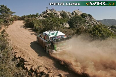 Matthew Wilson - Michael Orr
4º Rally d'Italia Sardegna 2007. Ford Focus RS WRC '06 (1 ES). Clasificado 12º.
Stobart VK Ford Rally Team

Del 18 al 20 de Mayo, Olbia, Sardinia.
Superficie: tierra.

El Rally constaba de 3 etapas con un total de 1061.84 km de los que 342.86 km divididos en 18 tramos, eran cronometrados.

Tomaron la salida 82 equipos, finalizaron 67.

© Petr Lusk
@@
Palabras clave: Ford;Focus;WRC;Cerdeña;Italia;2007