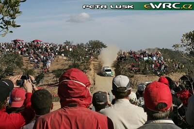 Matthew Wilson - Michael Orr
41º Vodafone Rally de Portugal 2007. Ford Focus RS WRC '06 (1 ES). Clasificado 12º.
Stobart VK Ford Rally Team

Del 30 de Marzo al 1 de Abril, Faro.
Superficie: tierra.

El Rally constaba de 3 etapas con un total de 1009.31 km de los que 357.10 km divididos en 18 tramos, eran cronometrados.

Tomaron la salida 80 equipos, finalizaron 61.

© Petr Lusk
@@
Palabras clave: Ford;Focus;WRC;2007;Portugal;2007