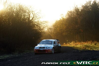 Jan Kopecký - Filip Schovánek
63º Wales Rally GB 2007. Škoda Fabia WRC (05R 0007). Clasificado 12º.
Czech Rally Team Kopecký

Del 30 de Noviembre al 2 de Diciembre, Cardiff, Wales.
Superficie: tierra.

El Rally constaba de 3 etapas con un total de 1271.94 km de los que 359.54 km divididos en 17 tramos, eran especiales.

Tomaron la salida 108 equipos, finalizaron 83.

© Marek Felt
@@
Palabras clave: Skoda;Fabia;WRC;Gran_Bretaña;2007