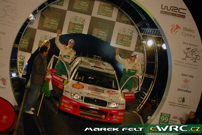Jan Kopecký - Filip Schovánek
63º Wales Rally GB 2007. Škoda Fabia WRC (05R 0007). Clasificado 12º.
Czech Rally Team Kopecký

Del 30 de Noviembre al 2 de Diciembre, Cardiff, Wales.
Superficie: tierra.

El Rally constaba de 3 etapas con un total de 1271.94 km de los que 359.54 km divididos en 17 tramos, eran especiales.

Tomaron la salida 108 equipos, finalizaron 83.

© Marek Felt
@@
Palabras clave: Skoda;Fabia;WRC;Gran_Bretaña;2007