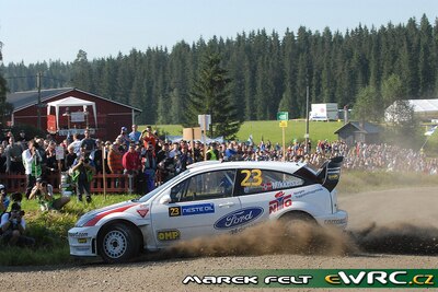 Andreas Mikkelsen - Ola Fløene
57º Neste Oil Rally Finland 2007. Ford Focus RS WRC '05 (EG53 CCN). Clasificado 12º.
Ramsport

Del 3 al 5 de Agosto, Jyväskylä.
Superficie: tierra.

El Rally constaba de 3 etapas con un total de 1375.15 km de los que 360.34 km divididos en 23 tramos eran cronometrados.

Tomaron la salida 97 equipos, finalizaron 70.

© Marek Felt
@@
Palabras clave: Ford;Focus;WRC;Finlandia;2007