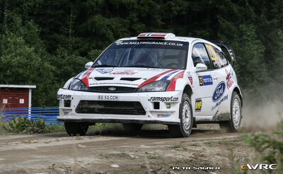 Andreas Mikkelsen - Ola Fløene
57º Neste Oil Rally Finland 2007. Ford Focus RS WRC '05 (EG53 CCN). Clasificado 12º.
Ramsport

Del 3 al 5 de Agosto, Jyväskylä.
Superficie: tierra.

El Rally constaba de 3 etapas con un total de 1375.15 km de los que 360.34 km divididos en 23 tramos eran cronometrados.

Tomaron la salida 97 equipos, finalizaron 70.

© Petr Sagner
@@
Palabras clave: Ford;Focus;WRC;Finlandia;2007
