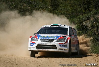 Gareth MacHale Gareth - Paul Nagle
41º Vodafone Rally de Portugal 2007. Ford Focus RS WRC '06 (EU55 BMV). Clasificado 13º.

Del 30 de Marzo al 1 de Abril, Faro.
Superficie: tierra.

El Rally constaba de 3 etapas con un total de 1009.31 km de los que 357.10 km divididos en 18 tramos, eran cronometrados.

Tomaron la salida 80 equipos, finalizaron 61.

© Petr Sagner
@@
Palabras clave: Ford;Focus;WRC;Portugal;2007