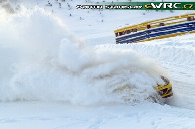 Gianluigi Galli - Giovanni Bernacchini
56º Uddeholm Swedish Rally 2007. Citroën Xsara WRC (99 DZF 78). Clasificado 13º.

Del 9 al 11 de Febrero, Karlstad.
Superficie: nieve - hielo.

El Rally constaba de 3 etapas con un total de 1731.25 km de los que 342.09 km divididos en 20 tramos, eran cronometrados.

Tomaron la salida 58 equipos, finalizaron 43.

© Martin Stanislav
@@
Palabras clave: Citroen;Xsara;WRC;Suecia;2007;Nieve