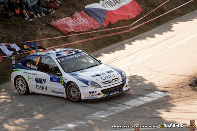 Manfred Stohl - Ilka Minor
51º Tour de Corse - Rallye de France 2007. Citroën Xsara WRC (98 DZF 78). Clasificado 14º.
OMV Kronos Citroën WRT

Del 12 al 14 de Octubre, Ajaccio.
Superficie: asfalto.

El Rally constaba de 3 etapas con un total de 1099.10 km de los que 359.32 km divididos en 16 tramos, eran cronometrados.

Tomaron la salida 74 equipos, finalizaron 57.

© Robert Tuchowski
@
Palabras clave: Citroen;Xsara;WRC;Corse;Corcega;2007