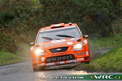 Henning Solberg - Göran Bergsten
3º Rally Ireland 2007. Ford Focus RS WRC '06 (EU55 CNF). Clasificado 16º.

Del 16 al 18 de Noviembre, Sligo.
Superficie: asfalto.

El Rally constaba de 3 etapas con un total de 1182.63 km de los que 328.72 km divididos en 20 tramos, eran cronometrados.

Tomaron la salida 84 equipos, finalizaron 66.

© Petr Lusk
@@
Palabras clave: Ford;Focus;WRC;Irlanda;2007