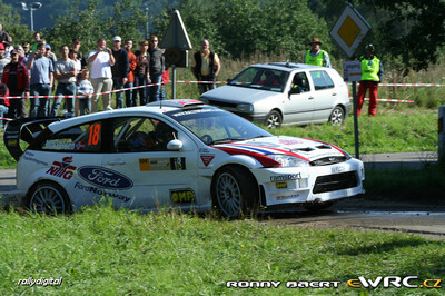 Andreas Mikkelsen - Ola Fløene
26º ADAC Rallye Deutschland 2007. Ford Focus RS WRC '05 (EG53 CCN). Clasificado 24º.
Ramsport

Del 17 al 19 de Agosto, Trier.
Superficie: asfalto.

El Rally constaba de 3 etapas con un total de 1227.04 km de los que 356.27 km divididos en 19 tramos, eran cronometrados.

Tomaron la salida 102 equipos, finalizaron 88.

© Ronny Baert
@@
Palabras clave: Ford;Focus;WRC;Alemania;2007