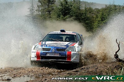 Jozef Béreš jun. - Petr Starý
4º Rally d'Italia Sardegna 2007. Renault Clio S1600 (KE S 067). Clasificado 25º.

Del 18 al 20 de Mayo, Olbia, Sardinia.
Superficie: tierra.

El Rally constaba de 3 etapas con un total de 1061.84 km de los que 342.86 km divididos en 18 tramos, eran cronometrados.

Tomaron la salida 82 equipos, finalizaron 67.

© Marek Felt
@@
Palabras clave: Renault;Clio;Cerdeña;Italia;2007