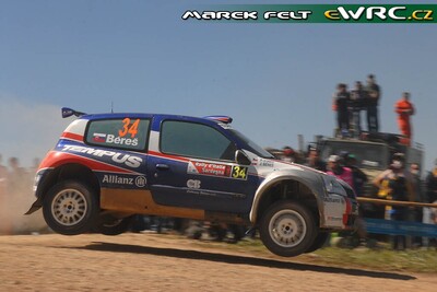 Jozef Béreš jun. - Petr Starý
4º Rally d'Italia Sardegna 2007. Renault Clio S1600 (KE S 067). Clasificado 25º.

Del 18 al 20 de Mayo, Olbia, Sardinia.
Superficie: tierra.

El Rally constaba de 3 etapas con un total de 1061.84 km de los que 342.86 km divididos en 18 tramos, eran cronometrados.

Tomaron la salida 82 equipos, finalizaron 67.

© Marek Felt
@@
Palabras clave: Renault;Clio;Cerdeña;Italia;2007