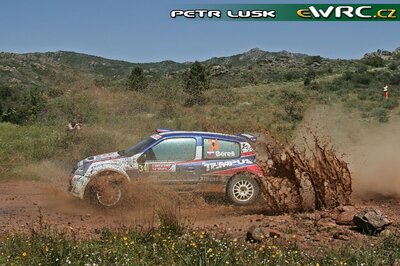 Jozef Béreš jun. - Petr Starý
4º Rally d'Italia Sardegna 2007. Renault Clio S1600 (KE S 067). Clasificado 25º.

Del 18 al 20 de Mayo, Olbia, Sardinia.
Superficie: tierra.

El Rally constaba de 3 etapas con un total de 1061.84 km de los que 342.86 km divididos en 18 tramos, eran cronometrados.

Tomaron la salida 82 equipos, finalizaron 67.

© Petr Lusk
@@
Palabras clave: Renault;Clio;Cerdeña;Italia;2007