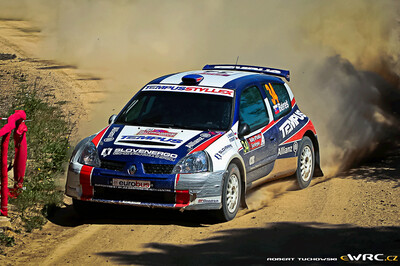 Jozef Béreš jun. - Petr Starý
4º Rally d'Italia Sardegna 2007. Renault Clio S1600 (KE S 067). Clasificado 25º.

Del 18 al 20 de Mayo, Olbia, Sardinia.
Superficie: tierra.

El Rally constaba de 3 etapas con un total de 1061.84 km de los que 342.86 km divididos en 18 tramos, eran cronometrados.

Tomaron la salida 82 equipos, finalizaron 67.

© Robert Tuchowski
@@
Palabras clave: Renault;Clio;Cerdeña;Italia;2007