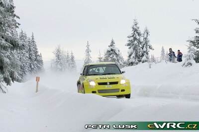Urmo Aava - Kuldar Sikk
22º Rally Norway 2007. Suzuki Swift S1600 (KIH 354). Clasificado 28º.

Del 16 al 18 de Febrero, Hamar, Innlandet.
Superficie: nieve - hielo.

El Rally constaba de 3 etapas con un total de 1109.57 km de los que 355.99 km divididos en 18 tramos, eran cronometrados.

Tomaron la salida 74 equipos, finalizaron 63.

© Petr Lusk
@@
Palabras clave: Suzuki;Swift;Noruega;2007;Nieve