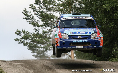Alessandro Bettega - Simone Scattolin
57º Neste Oil Rally Finland 2007. Suzuki Ignis S1600 (2Z0 0600). Clasificado 32º.
TRT srl

Del 3 al 5 de Agosto, Jyväskylä.
Superficie: tierra.

El Rally constaba de 3 etapas con un total de 1375.15 km de los que 360.34 km divididos en 23 tramos eran cronometrados.

Tomaron la salida 97 equipos, finalizaron 70.

© Petr Sagner
@@
Palabras clave: Suzuki;Ignis;Finlandia;2007