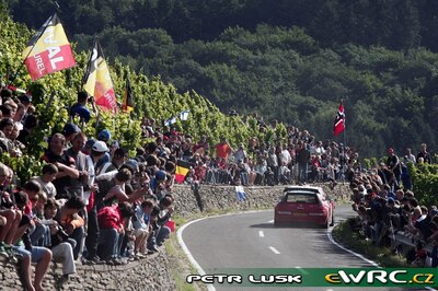 Dani Sordo - Marc Martí
26º ADAC Rallye Deutschland 2007. Citroën C4 WRC (751 DYN 78). Abandonó por motor en SS7 St. Wendeler Land 1 de 16.37 km.
Citroën Total WRT

Del 17 al 19 de Agosto, Trier.
Superficie: asfalto.

El Rally constaba de 3 etapas con un total de 1227.04 km de los que 356.27 km divididos en 19 tramos, eran cronometrados.

Tomaron la salida 102 equipos, finalizaron 88.

© Petr Lusk
@@
Palabras clave: Citroen;WRC;Alemania;2007