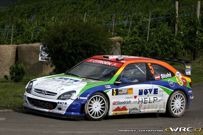 Manfred Stohl - Ilka Minor
26º ADAC Rallye Deutschland 2007. Citroën Xsara WRC (840 EEC 78). Abandonó por accidente en SS9 Erzweiler 1 de 16.51 km.
OMV Kronos Citroën WRT

Del 17 al 19 de Agosto, Trier.
Superficie: asfalto.

El Rally constaba de 3 etapas con un total de 1227.04 km de los que 356.27 km divididos en 19 tramos, eran cronometrados.

Tomaron la salida 102 equipos, finalizaron 88.

© Ronbert Tuchowski
@@
Palabras clave: Citroen;Xsara;WRC;Alemania;2007