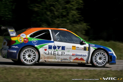 Manfred Stohl - Ilka Minor
26º ADAC Rallye Deutschland 2007. Citroën Xsara WRC (840 EEC 78). Abandonó por accidente en SS9 Erzweiler 1 de 16.51 km.
OMV Kronos Citroën WRT

Del 17 al 19 de Agosto, Trier.
Superficie: asfalto.

El Rally constaba de 3 etapas con un total de 1227.04 km de los que 356.27 km divididos en 19 tramos, eran cronometrados.

Tomaron la salida 102 equipos, finalizaron 88.

© Ronbert Tuchowski
@@
Palabras clave: Citroen;Xsara;WRC;Alemania;2007