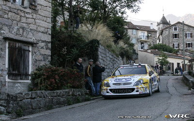 François Duval - Patrick Pivato
51º Tour de Corse - Rallye de France 2007. Citroën Xsara WRC (100 DZF 78). Abandonó por el alternador en SS13 Penitencier Coti - Pietra Rossa 1 de 24.24 km.
OMV Kronos Citroën WRT

Del 12 al 14 de Octubre, Ajaccio.
Superficie: asfalto.

El Rally constaba de 3 etapas con un total de 1099.10 km de los que 359.32 km divididos en 16 tramos, eran cronometrados.

Tomaron la salida 74 equipos, finalizaron 57.

© Petr Sagner
@
Palabras clave: Citroen;Xsara;WRC;Corse;Corcega;2007