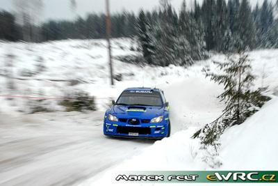 Petter Solberg - Phil Mills
56º Uddeholm Swedish Rally 2007. Subaru Impreza S12 WRC '06 (HT55 SRT). Abandonó en SS13 Fredriksberg de 24.75 km. Desconocemos el motivo.
Subaru World Rally Team

Del 9 al 11 de Febrero, Karlstad.
Superficie: nieve - hielo.

El Rally constaba de 3 etapas con un total de 1731.25 km de los que 342.09 km divididos en 20 tramos, eran cronometrados.

Tomaron la salida 58 equipos, finalizaron 43.

© Marek Felt
@@
Palabras clave: Petter_Solberg;Subaru;Impreza;WRC;Suecia;2007;Nieve