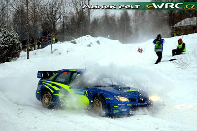 Petter Solberg - Phil Mills
56º Uddeholm Swedish Rally 2007. Subaru Impreza S12 WRC '06 (HT55 SRT). Abandonó en SS13 Fredriksberg de 24.75 km. Desconocemos el motivo.
Subaru World Rally Team

Del 9 al 11 de Febrero, Karlstad.
Superficie: nieve - hielo.

El Rally constaba de 3 etapas con un total de 1731.25 km de los que 342.09 km divididos en 20 tramos, eran cronometrados.

Tomaron la salida 58 equipos, finalizaron 43.

© Marek Felt
@@
Palabras clave: Petter_Solberg;Subaru;Impreza;WRC;Suecia;2007;Nieve