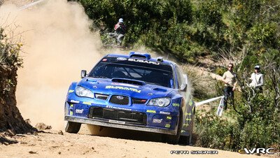 Chris Atkinson - Glenn Macneall
41º Vodafone Rally de Portugal 2007. Subaru Impreza S12B WRC '07 (AT06 SRT). Abandonó por daños de accidente en SS14 Loulé – Almodovar 1 de 17.60 km.
Subaru World Rally Team

Del 30 de Marzo al 1 de Abril, Faro.
Superficie: tierra.

El Rally constaba de 3 etapas con un total de 1009.31 km de los que 357.10 km divididos en 18 tramos, eran cronometrados.

Tomaron la salida 80 equipos, finalizaron 61.

© Petr Sagner
@@
Palabras clave: Subaru;Impreza;WRC;Portugal;2007