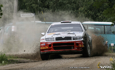 Jan Kopecký - Filip Schovánek
57º Neste Oil Rally Finland 2007. Skoda Fabia WRC (4S8 9856). Abandonó por accidente en SS21 Valkola de 10.38 km.
Czech Rally Team Kopecký

Del 3 al 5 de Agosto, Jyväskylä.
Superficie: tierra.

El Rally constaba de 3 etapas con un total de 1375.15 km de los que 360.34 km divididos en 23 tramos eran cronometrados.

Tomaron la salida 97 equipos, finalizaron 70.

© Petr Sagner
@@
Palabras clave: Skoda;Fabia;WRC;Finlandia;2007