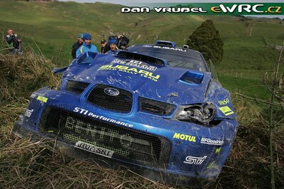 Xevi Pons - Xavier Amigo
37º Rally New Zealand 2007. Subaru Impreza S12B WRC '07 (JT07 SRT). Abandonó por accidente en SS8 Franklin de 31.58 km.
Subaru World Rally Team

Del 31 de Agosto al 2 de Septiembre, Hamilton, Waikato.
Superficie: tierra.

El Rally constaba de 3 etapas con un total de 1,255.98 Km de los que 353.56 Km divididos en 18 tramos, eran cronometrados.

Se inscribieron 69 equipos, tomaron la salida 68, finalizaron 59.

© Dan Vrubel
@@
Palabras clave: Subaru;Impreza;WRC;Nueva_Zelanda;2007;Crash
