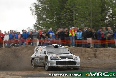 Juho Hänninen - Mikko Markkula
57º Neste Oil Rally Finland 2007. Mitsubishi Lancer WRC 05 (KN04 WMC). Abandonó por avería mecánica en SS15 Leustu de 21.27 km.

Del 3 al 5 de Agosto, Jyväskylä.
Superficie: tierra.

El Rally constaba de 3 etapas con un total de 1375.15 km de los que 360.34 km divididos en 23 tramos eran cronometrados.

Tomaron la salida 97 equipos, finalizaron 70.

© Marek Felt
@@
Palabras clave: Mitsubishi;Lancer;WRC;Finlandia;2007