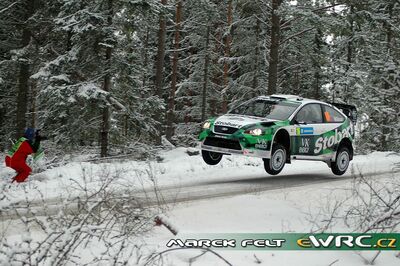 Matthew Wilson - Michael Orr
56º Uddeholm Swedish Rally 2007. Ford Focus RS WRC '06 (EU55 CNN). Abandonó por motor en SS16 Backa 1 de 30.96 km.
Stobart VK Ford Rally Team

Del 9 al 11 de Febrero, Karlstad.
Superficie: nieve - hielo.

El Rally constaba de 3 etapas con un total de 1731.25 km de los que 342.09 km divididos en 20 tramos, eran cronometrados.

Tomaron la salida 58 equipos, finalizaron 43.

© Marek Felt
@@
Palabras clave: Ford;Focus;WRC;Suecia;2007;Nieve
