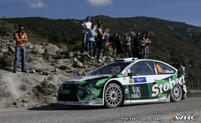 Matthew Wilson - Michael Orr
51º Tour de Corse - Rallye de France 2007. Ford Focus RS WRC '06 (1 ES). Abandonó por la caja de cambios en SS15 Penitencier Coti - Pietra Rossa 2 de 24.24 km.
Stobart VK Ford Rally Team

Del 12 al 14 de Octubre, Ajaccio.
Superficie: asfalto.

El Rally constaba de 3 etapas con un total de 1099.10 km de los que 359.32 km divididos en 16 tramos, eran cronometrados.

Tomaron la salida 74 equipos, finalizaron 57.

© Petr Sagner
@@
Palabras clave: Ford;Focus;WRC;Corse;Corcega;2007