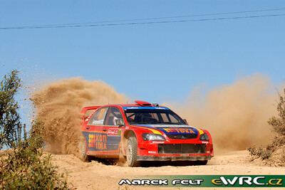 Toni Gardemeister - Jakke Honkanen
41º Vodafone Rally de Portugal 2007. Mitsubishi Lancer WRC 05 (KN04 WMD). Excluído - sólo tres ruedas en SS5 Tavira 2 de 19.92 km.

Del 30 de Marzo al 1 de Abril, Faro.
Superficie: tierra.

El Rally constaba de 3 etapas con un total de 1009.31 km de los que 357.10 km divididos en 18 tramos, eran cronometrados.

Tomaron la salida 80 equipos, finalizaron 61.

© Petr Sagner
@@
Palabras clave: Mitsubishi;Lancer;WRC;Portugal;2007